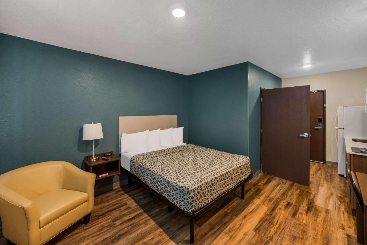 Woodspring Suites West Palm Beach Century Village  Екстериор снимка